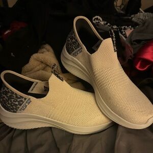 Skechers Women's Cream and Black Slip-On Sneakers